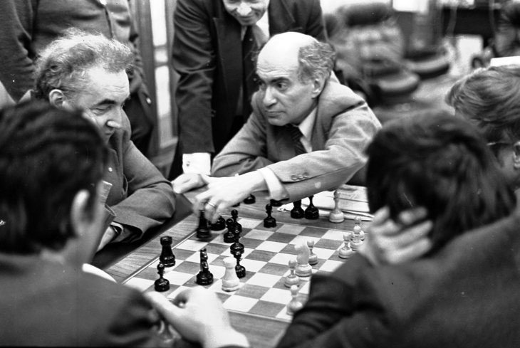 Douglas Griffin on X: Ex-World Champion Mikhail Tal (b. Riga, 1936; d.  Moscow, 1992), pictured at Wijk aan Zee, January 1988.  (📷: #chess  / X