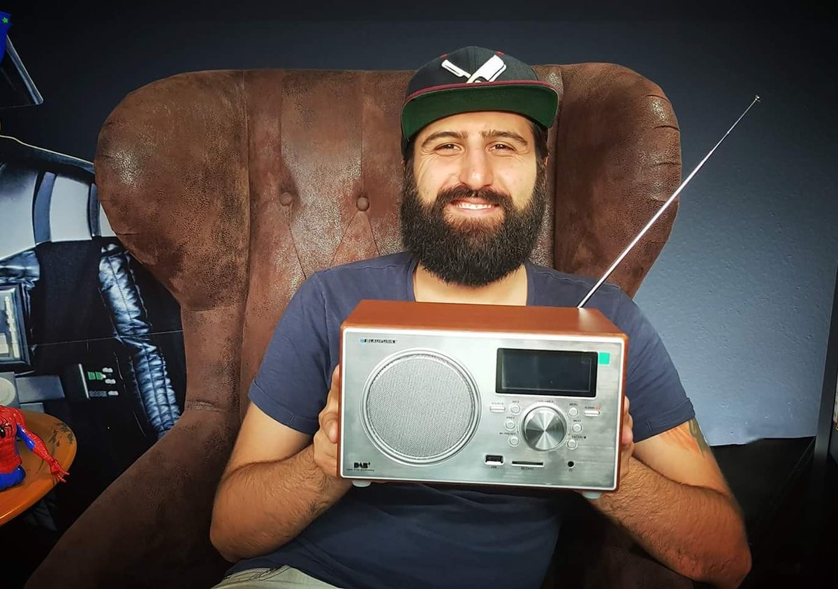 diefilmfabrik's tweet photo. Gewinnt dieses Radio! #Fences  https://t.co/pmRqCsbAeX  Einfach diesen Tweet bis zum 10.08.17 18h retweeten! :) https://t.co/eNVovXWKWm