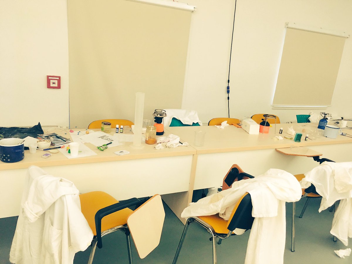 aramataTM's tweet photo. The scenes at MedILS after the young scientists leave the premises at the end of the day #summersciencefactory https://t.co/tJu9j0XlHo