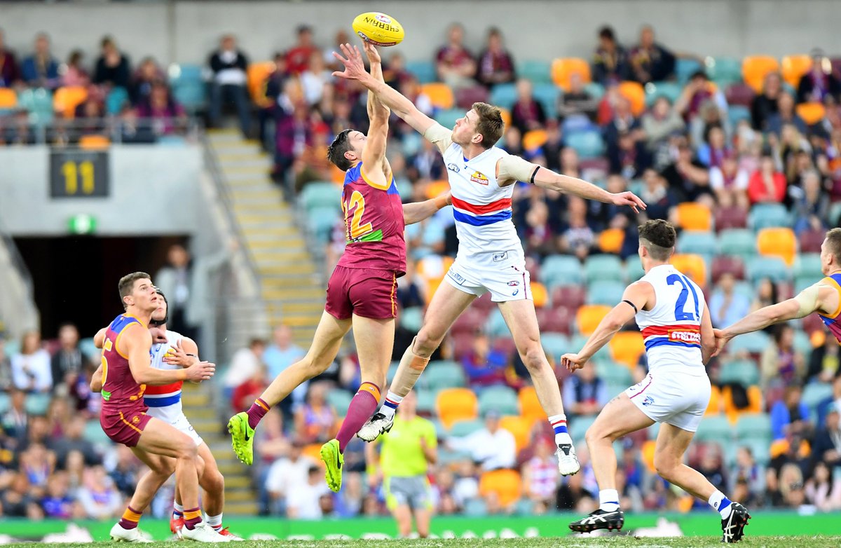 brisbanelions's tweet photo. 3QT: Brisbane Lions 11.9 (75) lead Western Bulldogs 8.16 (64). #AFLLionsDogs https://t.co/NBJKwsRa4K