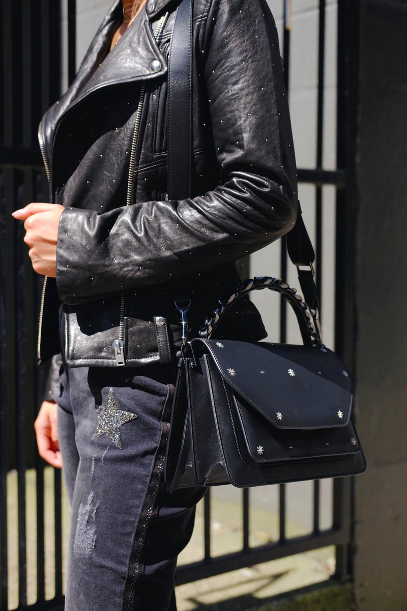 All about the details 👉🏼 <a href="/iroparis/">いろぱりす</a> + @elenaghisellini + @historyrepeatsclothing // #blubirdstylesquad #FW17 #iroparis