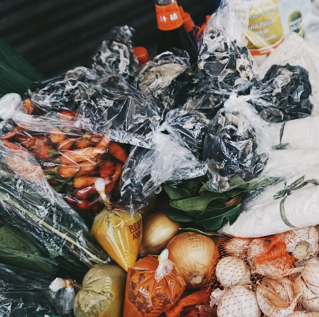 Hari ini, sampai jam 15:00 berjalan Program Simposium "Pantry Talk" bersama Wapke Feenstra di Rusun Flamboyan. Sila yang mau berkunjung! 👇