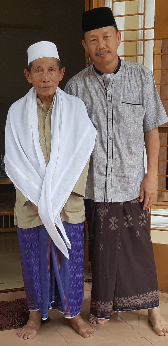 Embah yai Suyuti thoha banyuwangi sesepuh di era presiden gusdur mampir kerumah, sepakat parpol alat  berjuang bagi ummat nahdhiyin(PKB)