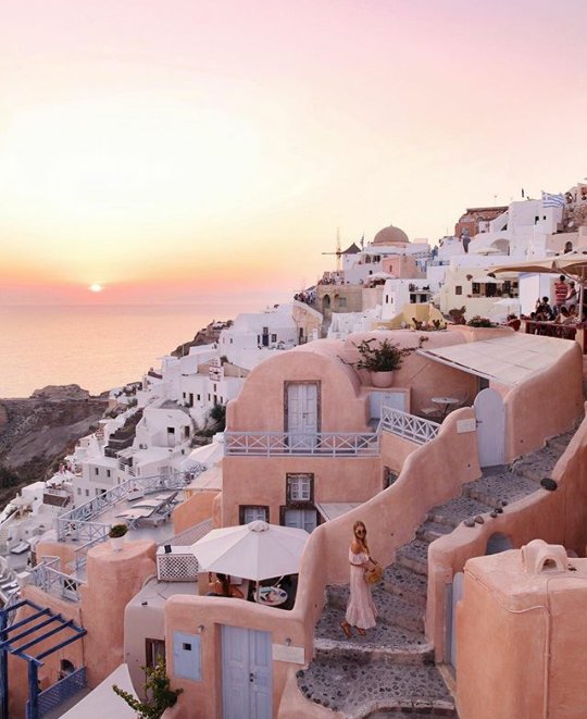 Dofmhg's tweet photo. this looks absolutely amazing.. found on instagram a few days ago &amp; had to save this picture.. its just gorgeous!<3
#Santorini #greece https://t.co/QKDYF9dSNy