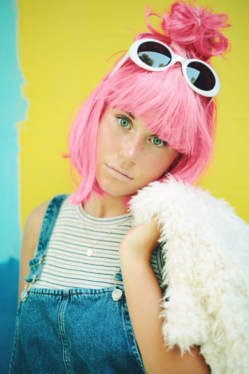 somewhat_rad's tweet photo. fav if you think Romney should actually dye her hair pink 💕🙈 https://t.co/wmqoOo66EU