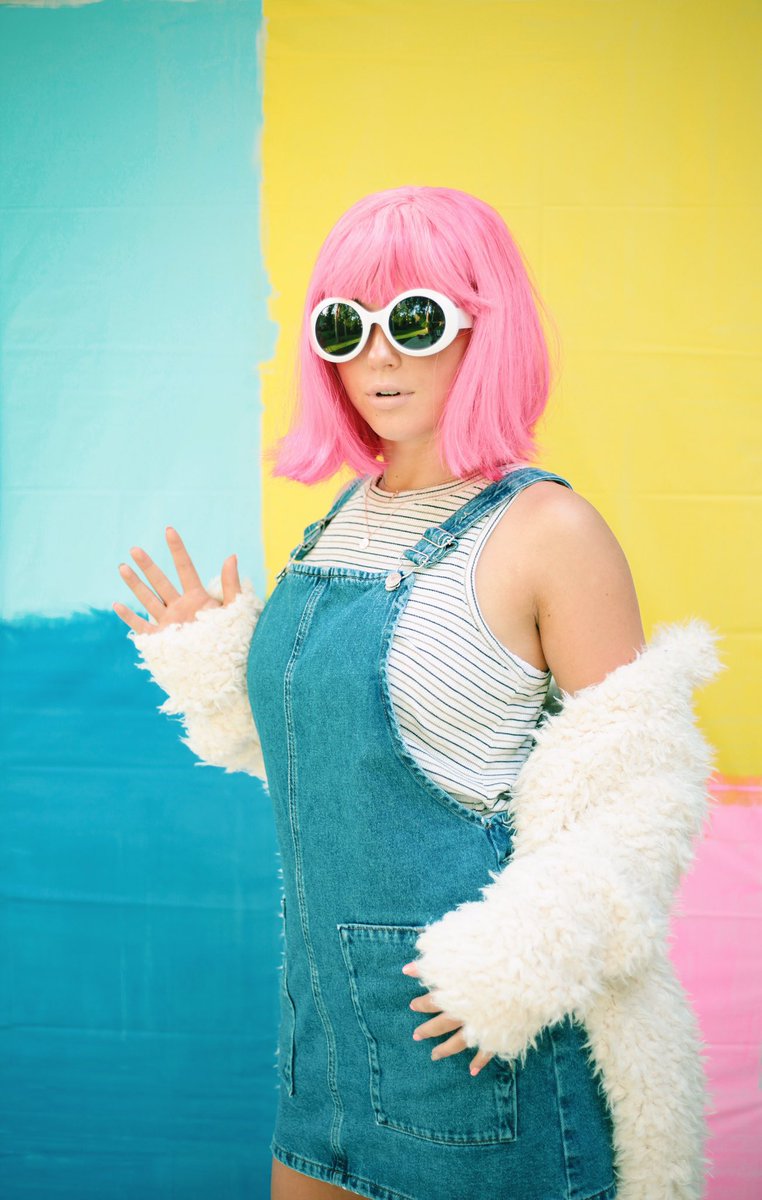 somewhat_rad's tweet photo. fav if you think Romney should actually dye her hair pink 💕🙈 https://t.co/wmqoOo66EU