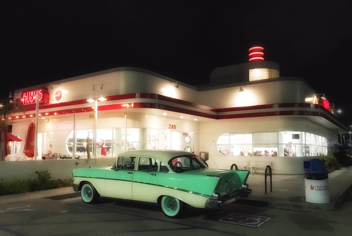 mikespencerpics's tweet photo. After Ruby's car show participants have meal-I get a shot-50's Diner and matching car๐#rubyscarshow #rubysdiner#redondobeach #LA https://t.co/n0IJj7pShx