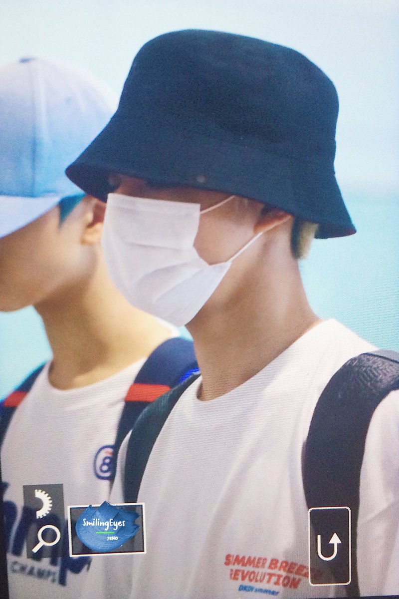 SmilingEYES0423's tweet photo. 170805 HK도착 

#NCT #제노 #JENO https://t.co/IwlBU4ZJW3