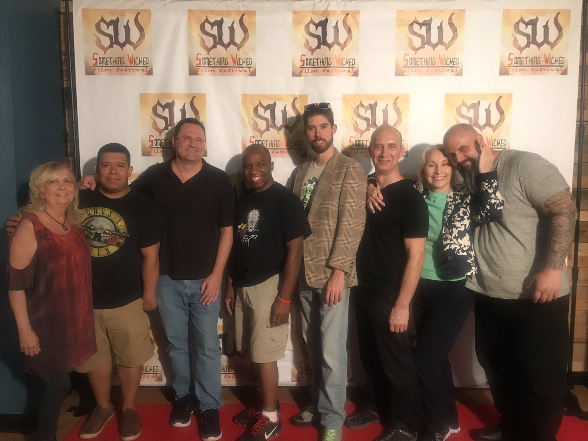SWFilmFestival1's tweet photo. With the #cast and #crew of #MrLockjawTheSeries on the #RedCarpet during #OpeningNightEvent of #SomethingWickedFF https://t.co/5yWLPXUESz