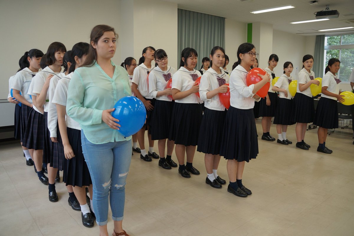 桜花学園大学学芸学部英語学科 בטוויטר Summer Program 桜花高校 Group Activity 午後のプログラムは英語で ゲーム チームになって風船ゲーム ジェスチャーゲーム 伝言ゲームに挑戦しました 賞品ゲットを目指してみんな本気で戦いました