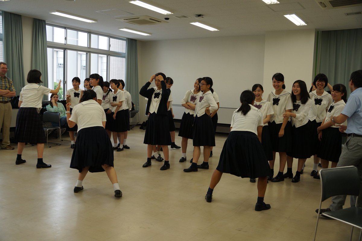 桜花学園大学学芸学部英語学科 בטוויטר Summer Program 桜花高校 Group Activity 午後のプログラムは英語で ゲーム チームになって風船ゲーム ジェスチャーゲーム 伝言ゲームに挑戦しました 賞品ゲットを目指してみんな本気で戦いました