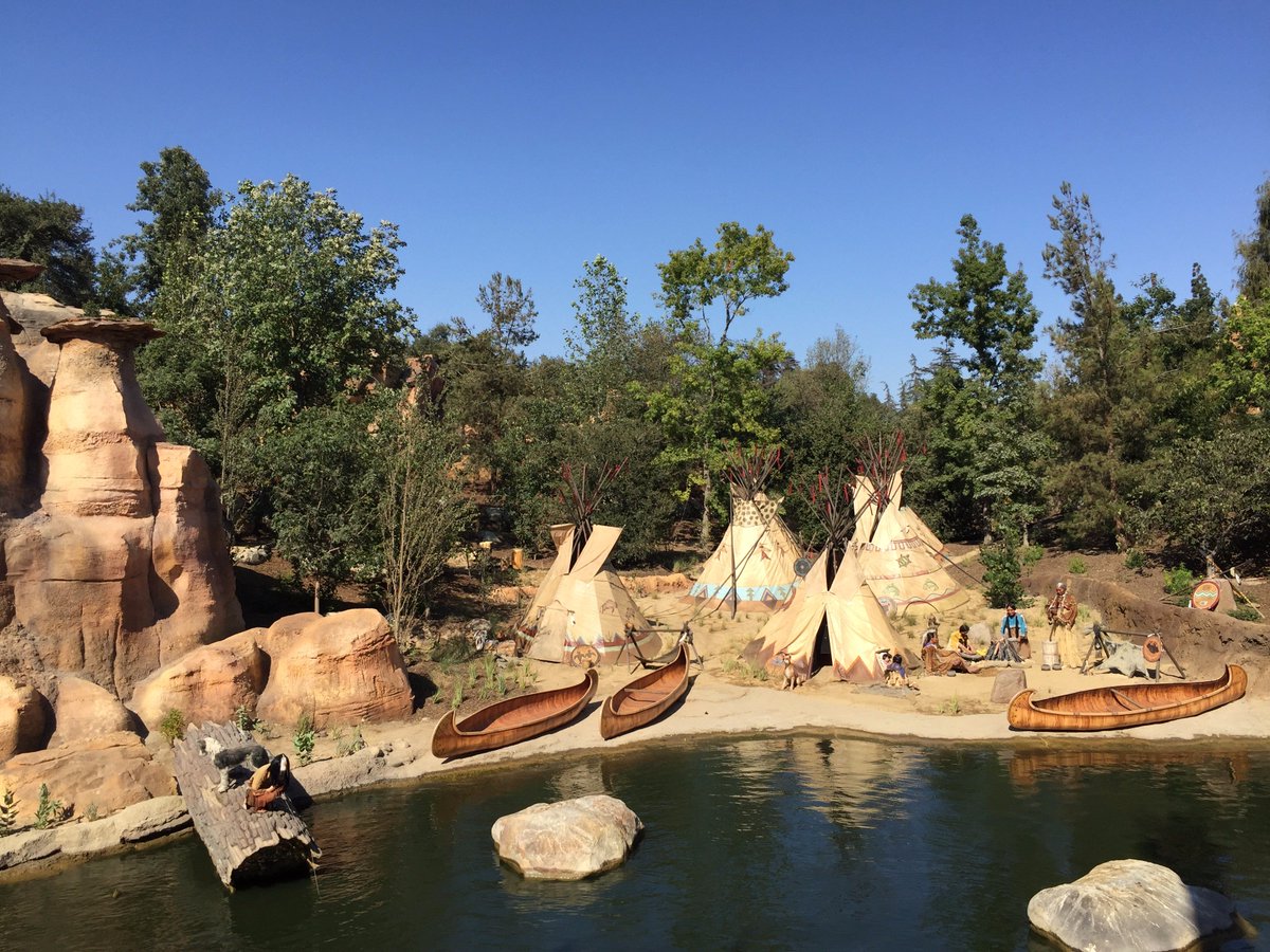 LaurasMiscMovie's tweet photo. Today at @DisneylandToday : Return of the Classics https://t.co/VseRK5uS9c Photo post! #Disneyland #ReturnoftheClassics https://t.co/goXviwOt4l