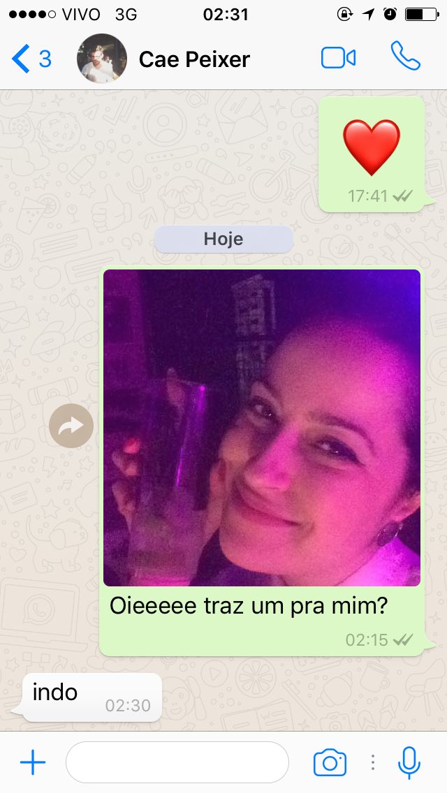lumasantos's tweet photo. Como a gente pede drink pro @caepeixer enquanto trabalha https://t.co/sxZICgvmVH
