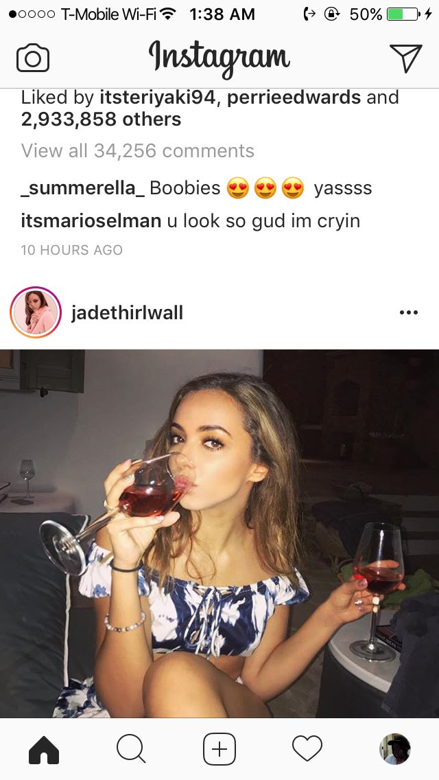 sweetenermonet's tweet photo. can't be a coincidence that these two pictures are next to each other as im scrolling through insta #twobeyonces https://t.co/KjaJxe5pBE