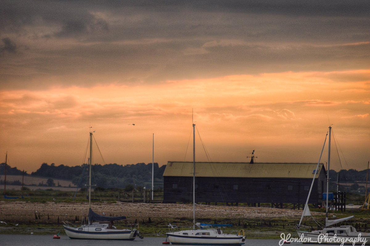 LondonJoshua's tweet photo. The #packingshed from #merseaisland #sunset last night #Nikon @SecretMersea https://t.co/xnqMefi5Md