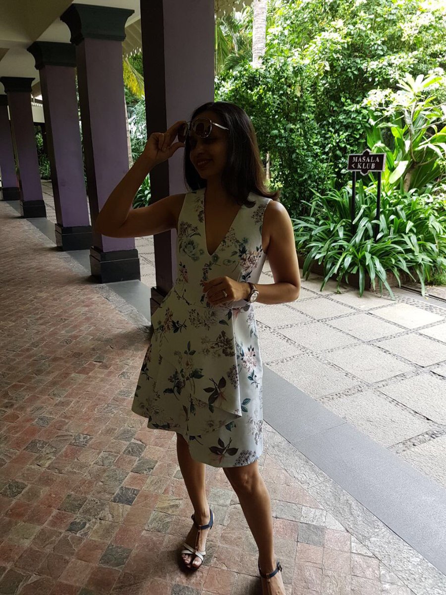 RujutaDiwekar's tweet photo. All set for Bangalore open day and #pregnancynotes book tour. See you guys at 6pm sharp, Innov8, Koramangala. Tom its Hyderabad time. https://t.co/4GoBpkRVn7