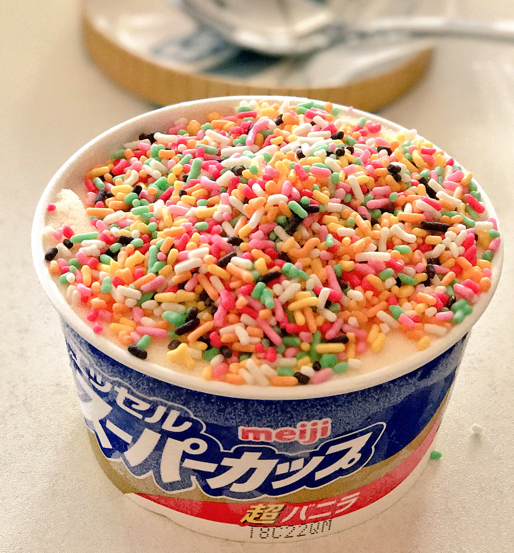 子供の夢も大人は一瞬 アイスクリームにミックスチョコレートかけると美味しそう 話題の画像プラス 子供の夢も大人は一瞬 アイスクリームにミックスチョコレートかけると美味しそう 話題の画像プラス