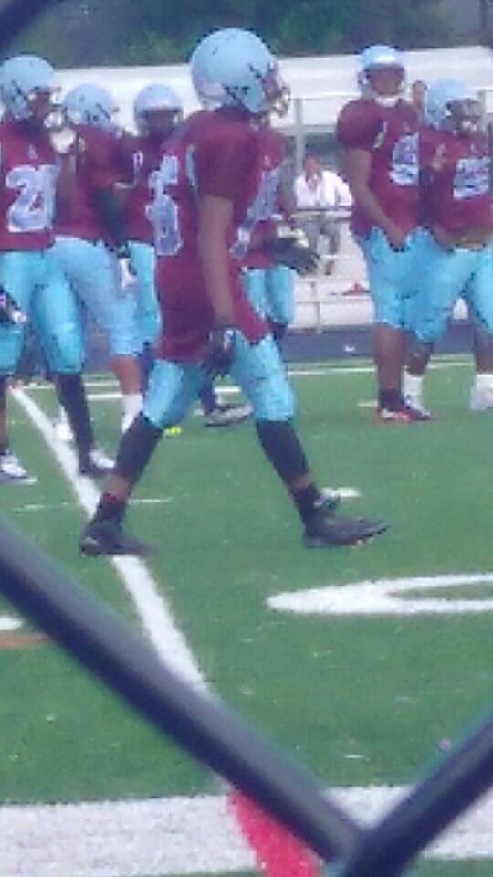 MookBig's tweet photo. I been playing for Mumford for 2 years this season go be funny camp an one more day 💪🏽🏈💯 https://t.co/DxIO3Dq9Gg