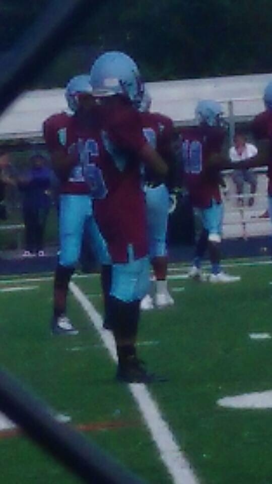 MookBig's tweet photo. I been playing for Mumford for 2 years this season go be funny camp an one more day 💪🏽🏈💯 https://t.co/DxIO3Dq9Gg