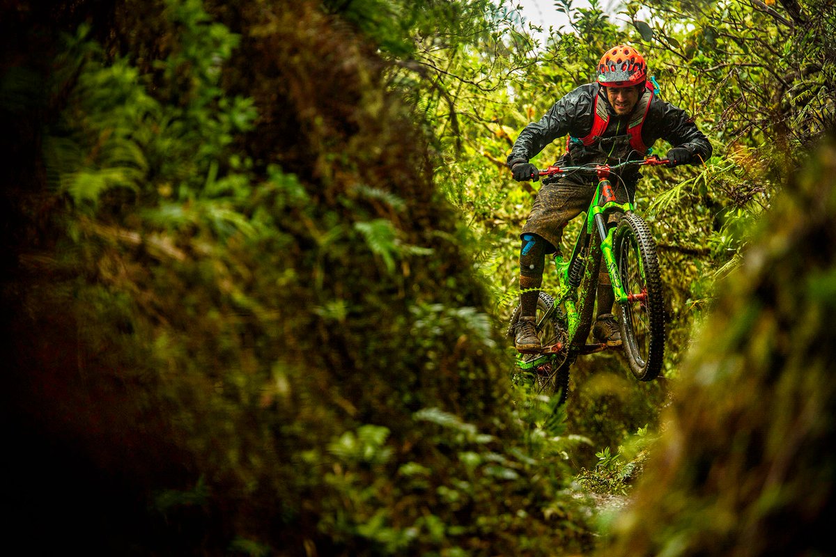 JuiceLubes's tweet photo. Could Be Devon. But It's Jamaica 🌴🌧️☔🚵
#juicelubes #mtb #jamaica #rain #rain #go #away #getoutdoors #rideanyway #woop
📷 @trippinfellaz https://t.co/poO178tbfp