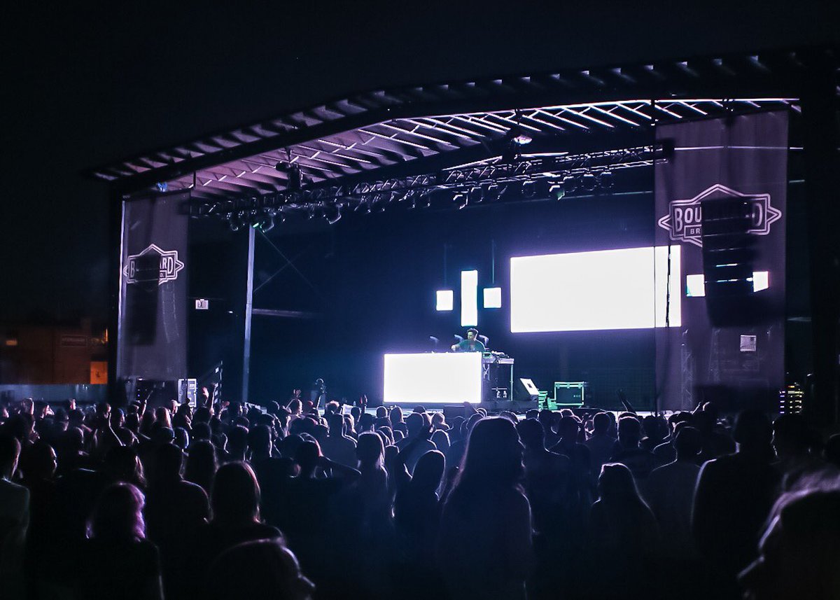 EnteractiveMe's tweet photo. Teamed up with @Hy_Tekk to create an enteractive experience at #somethingmagic 📸more pics coming soon!!! #kcmo https://t.co/OAU7f52Ygi