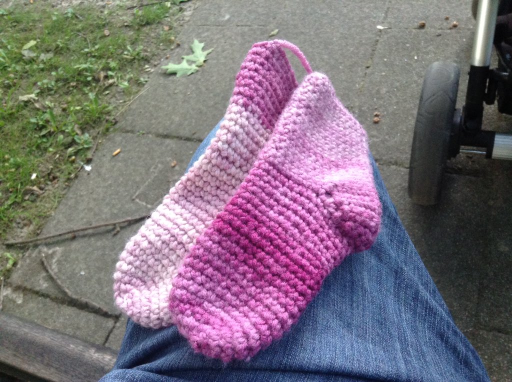 SvenMencke's tweet photo. Das zweite Paar Socken ist fertig #wolleistliebe https://t.co/TbKX77PaAF