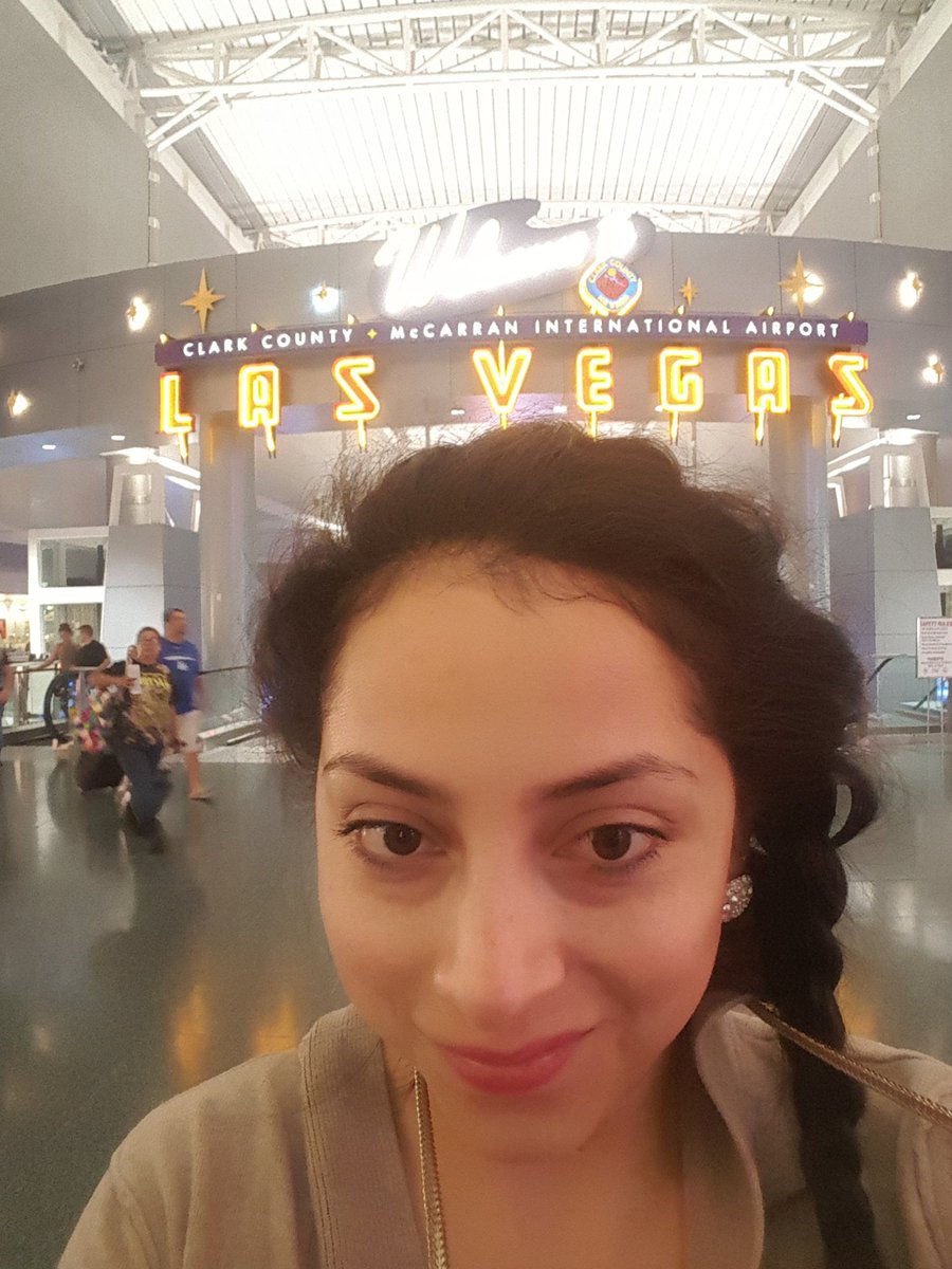 DannyEOB's tweet photo. Finally landed, now rushing to the Venetian to join the party #19hoursintransit #akvegasorbust https://t.co/2ZgnQyxYyJ