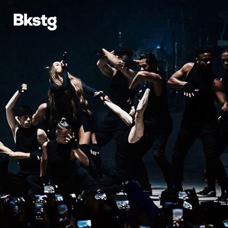 arismoonligxt's tweet photo. Hellooooo can someone tell me if Ariana spends a lot of time on the runway at DWT?? Or i... https://t.co/PI5VIWERRB https://t.co/NTppbDrcVI