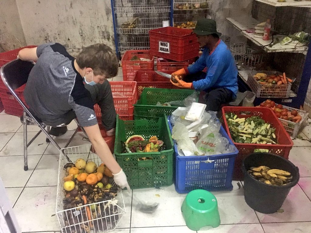 AGSWChallenge17's tweet photo. Feeding animals and cleaning cages of lots of different animals, including Orangutans, Sunbears, Parrots and many more. https://t.co/J0UWMn64B8