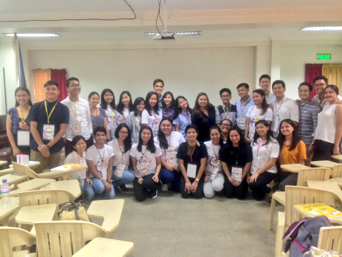 SNSRep's tweet photo. Presenting the team behind #SPARC2017✨ #SNS 💙❤️💛 https://t.co/nJndRILDOt