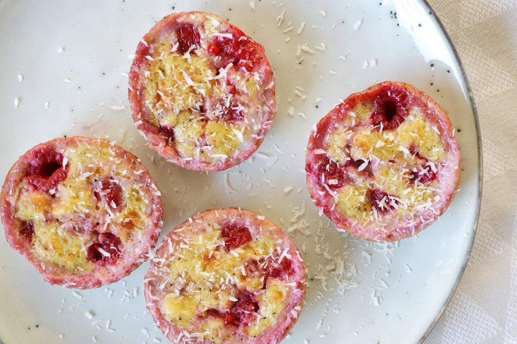 PrettyGoodCook's tweet image. Deze banaan frambozen muffins zonder meel hebben me echt verrast! #flourless #koolhydraatarm prettygoodcooking.wordpress.com/2017/08/05/ban…
