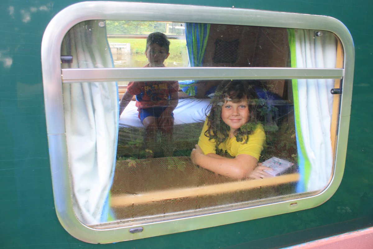 HfxHelen's tweet photo. An amazing narrowboat family weekend! @duckgossip #canallife #MacclesfieldCanal @CanalRiverTrust #UK @IWA_UK @VisitEngland #familytravel https://t.co/zudTTmpmlH