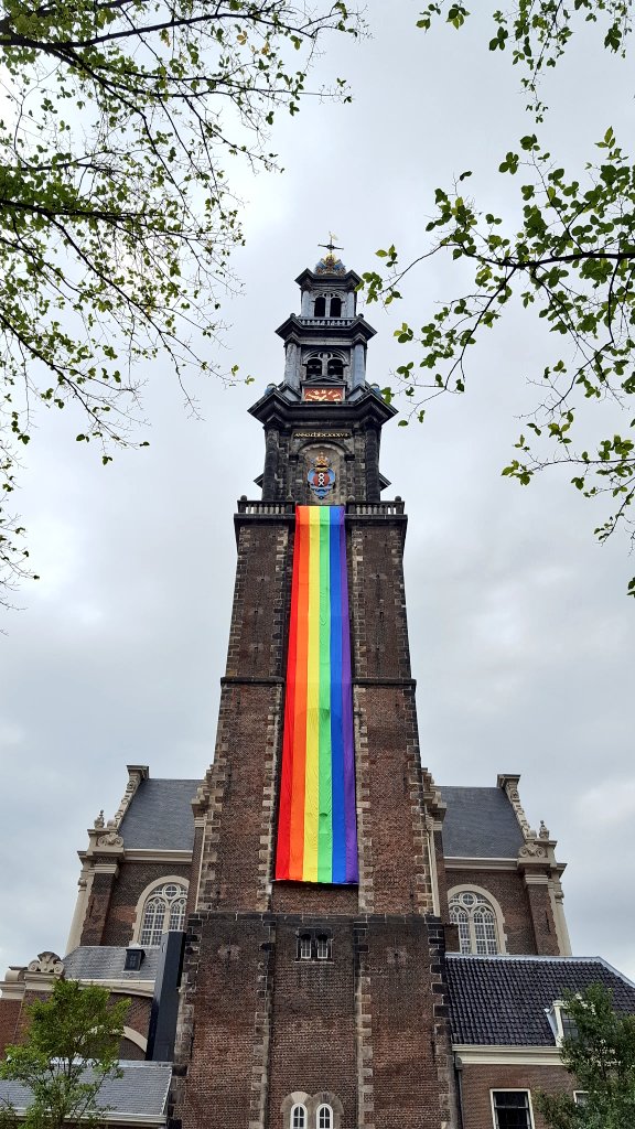 Afbeeldingsresultaat voor westertoren met regenboogvlag