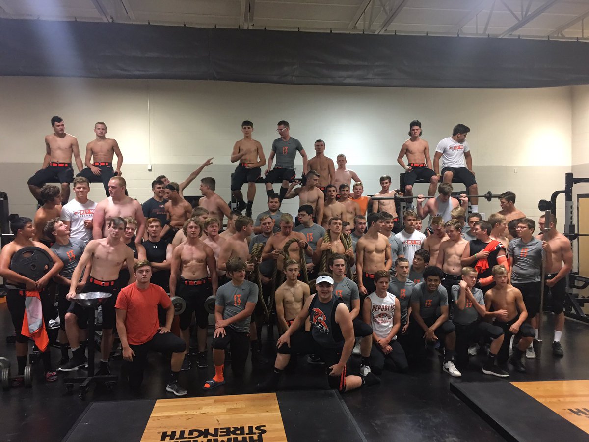 repmofootball's tweet photo. Getting ready for first ever "Iron Tiger" photo shoot. https://t.co/DajbonknkJ