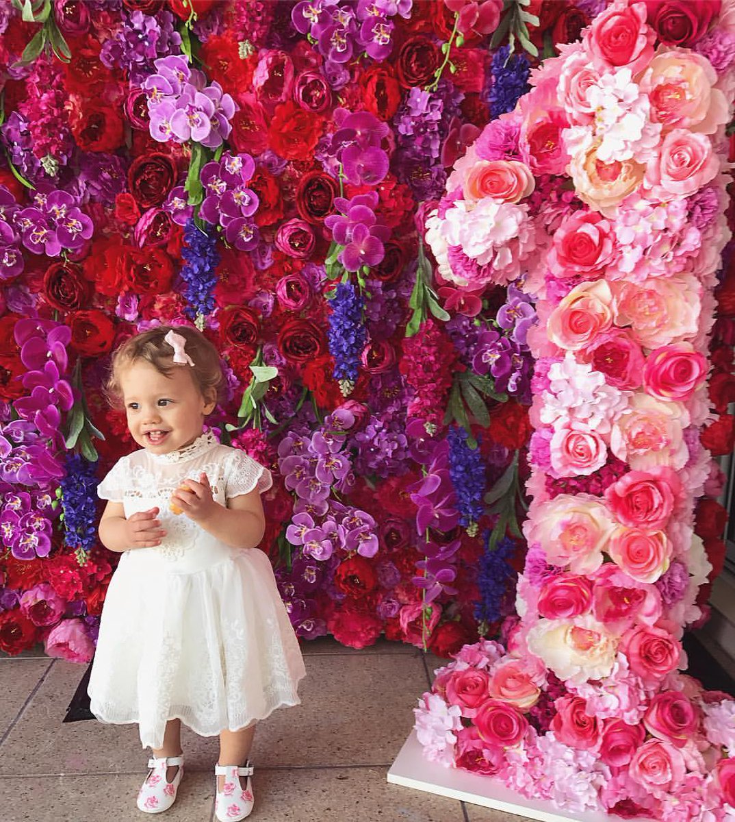 Look at me daddy, I'm the most beautiful baby girl in the world. 🌹