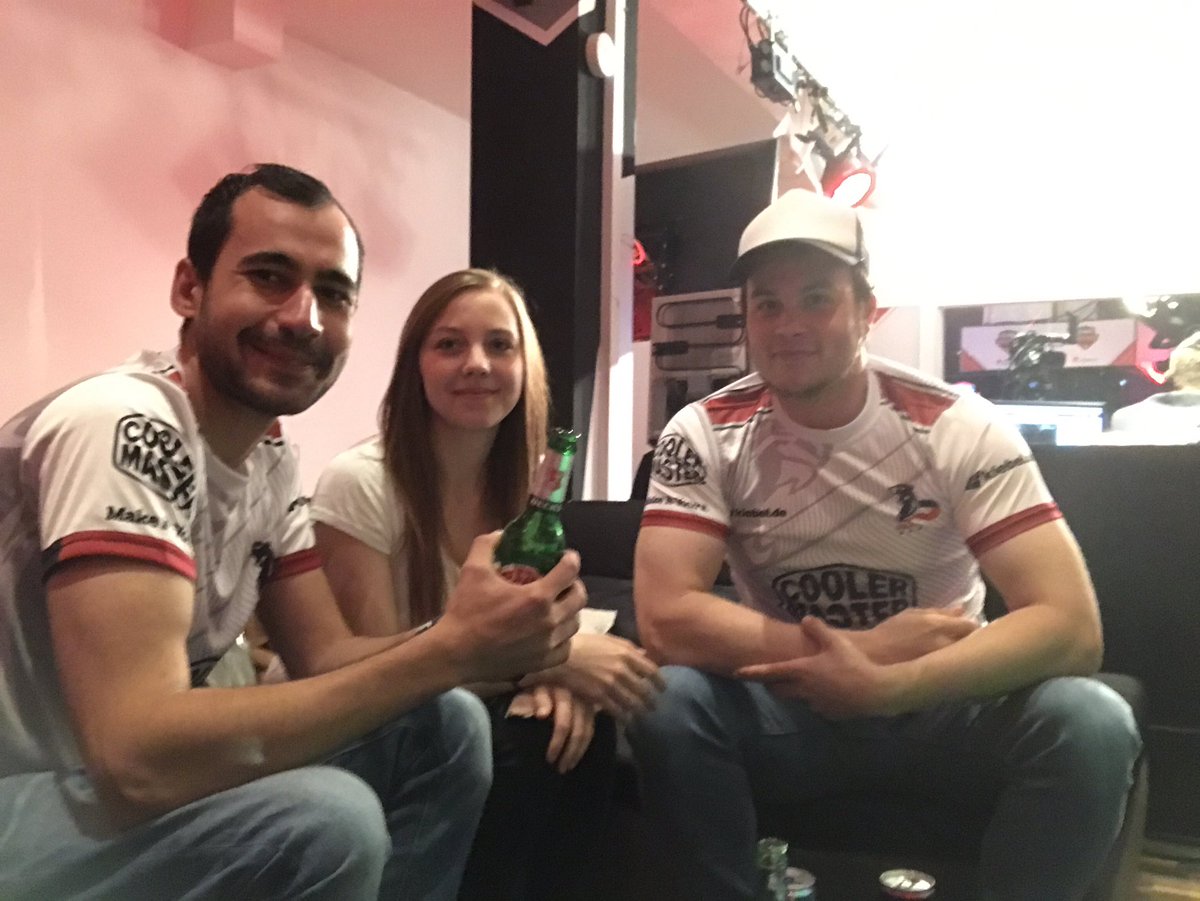 pnthrsgg's tweet photo. #bicepsarmy mit @MemoTvDE und @Schm1dt_T ...
@myKnochen  was da los ? https://t.co/4qzTNJZIt0
