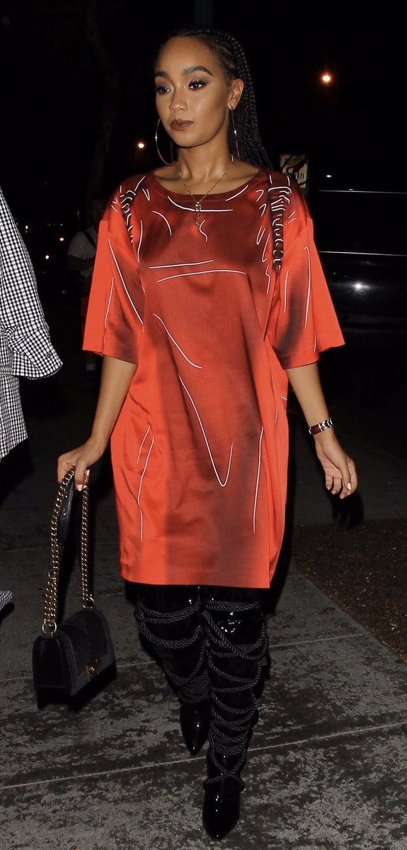update_Leigh's tweet photo. 📸 Leigh arriving to Karlie Kloss  birthday party in Los Angeles last night #4 https://t.co/e3HefdTD3U