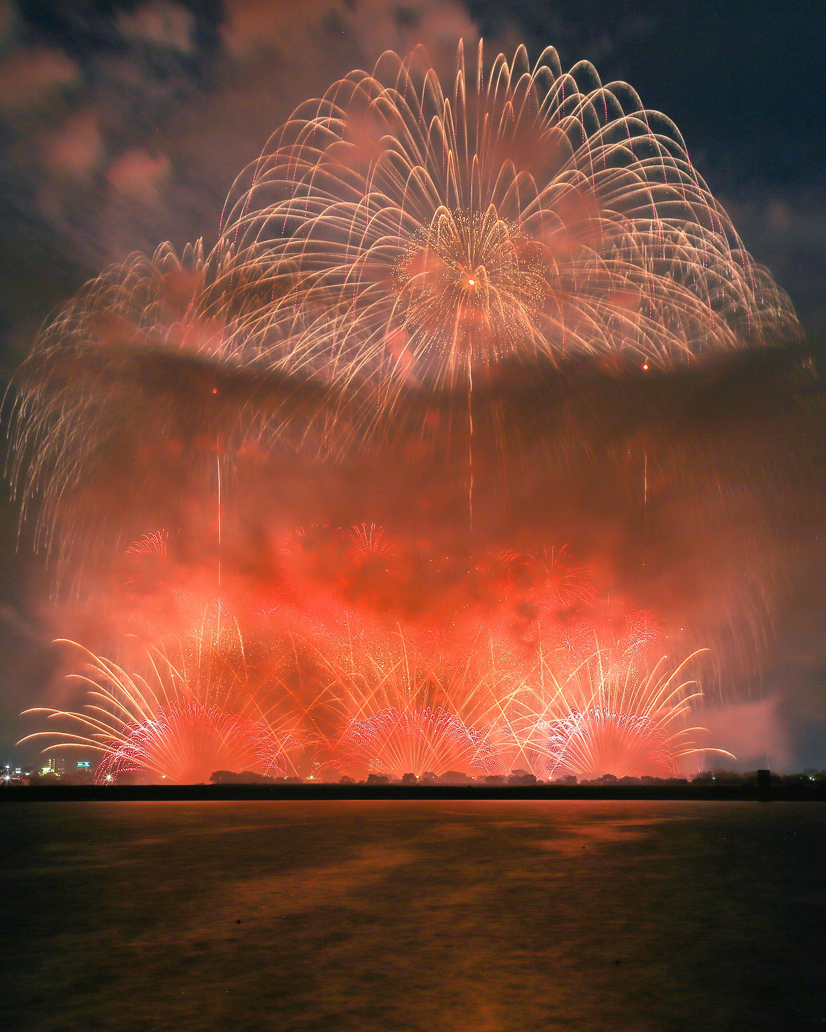 菅家 優介 Kanke Yusuke 古河花火大会 茨城県 古河市 関東最大級の花火大会 今年は対岸から遠景で撮影しました 超特大ワイドスターマインや三尺玉が打ち上がる とても豪華な夜空を堪能できます 古河花火大会 古河花火 Fireworks T Co