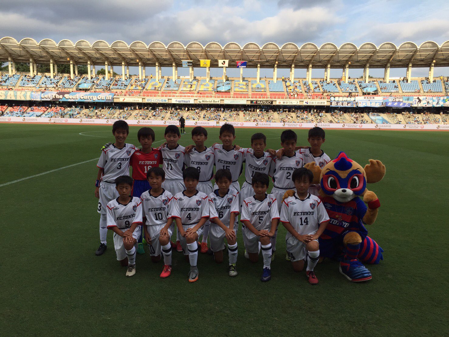 Fc東京 公式 10 8 H 湘南戦 Lifewithfctokyo 多摩川 コ ラシコ 開催 トップチームの 第30回多摩川クラシコ の試合前に川崎フロンターレu 12 5年生 Vs Fc東京サッカースクール アドバンスクラス 5年生 が行われました T Co