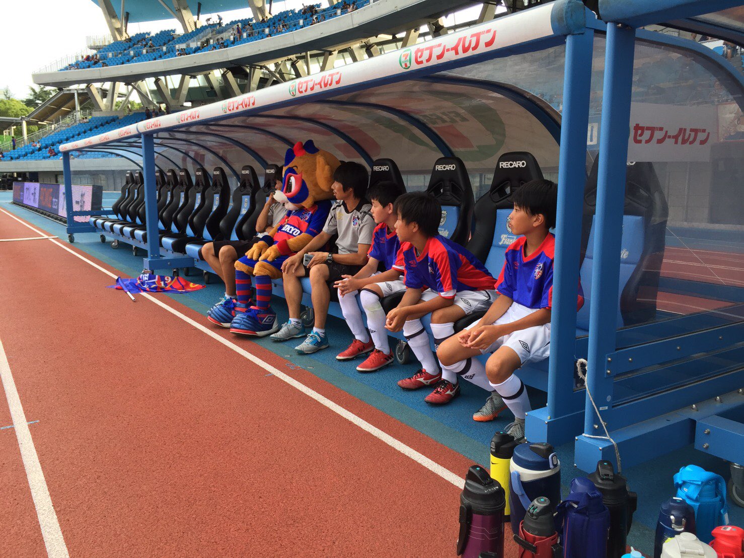 Fc東京 公式 10 8 H 湘南戦 Lifewithfctokyo 多摩川 コ ラシコ 開催 トップチームの 第30回多摩川クラシコ の試合前に川崎フロンターレu 12 5年生 Vs Fc東京サッカースクール アドバンスクラス 5年生 が行われました T Co