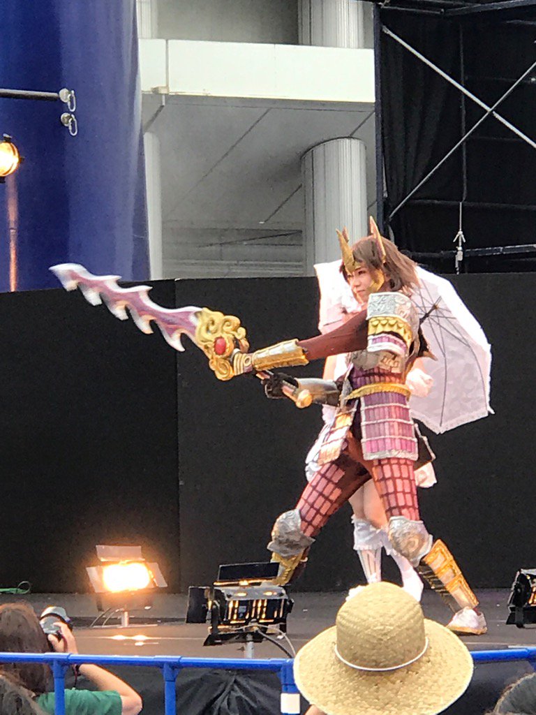 栄はコスプレヤーの天国 中にはおじさん女子高生 見るに耐えれない