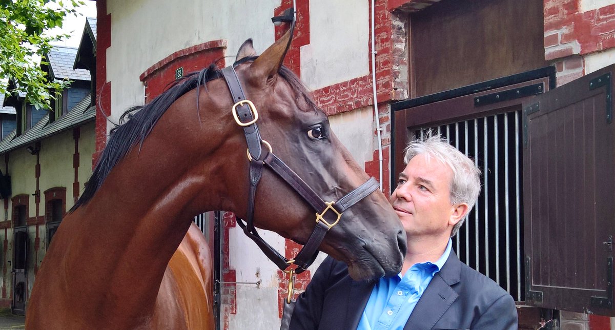 Jour_de_Galop's tweet photo. Ce matin,@annelouechevin a rencontré Wesley Ward 🇺🇸 à Deauville. 
🔜 Rdv dans l'édition de ce soir pour tout savoir sur #BoundForNowhere 🏇 https://t.co/szC1f9yy06