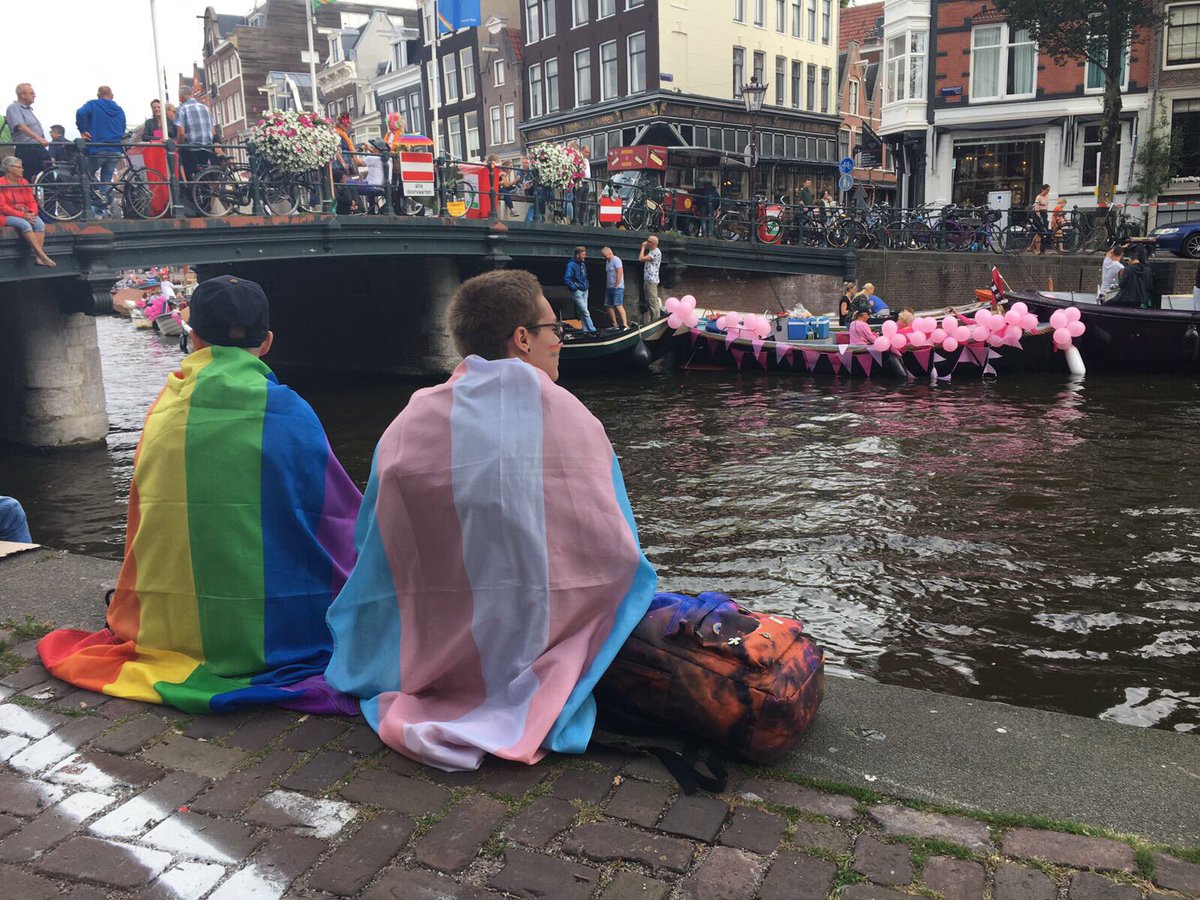 Canal Parade In Amsterdamse Grachten In Volle Gang Nos