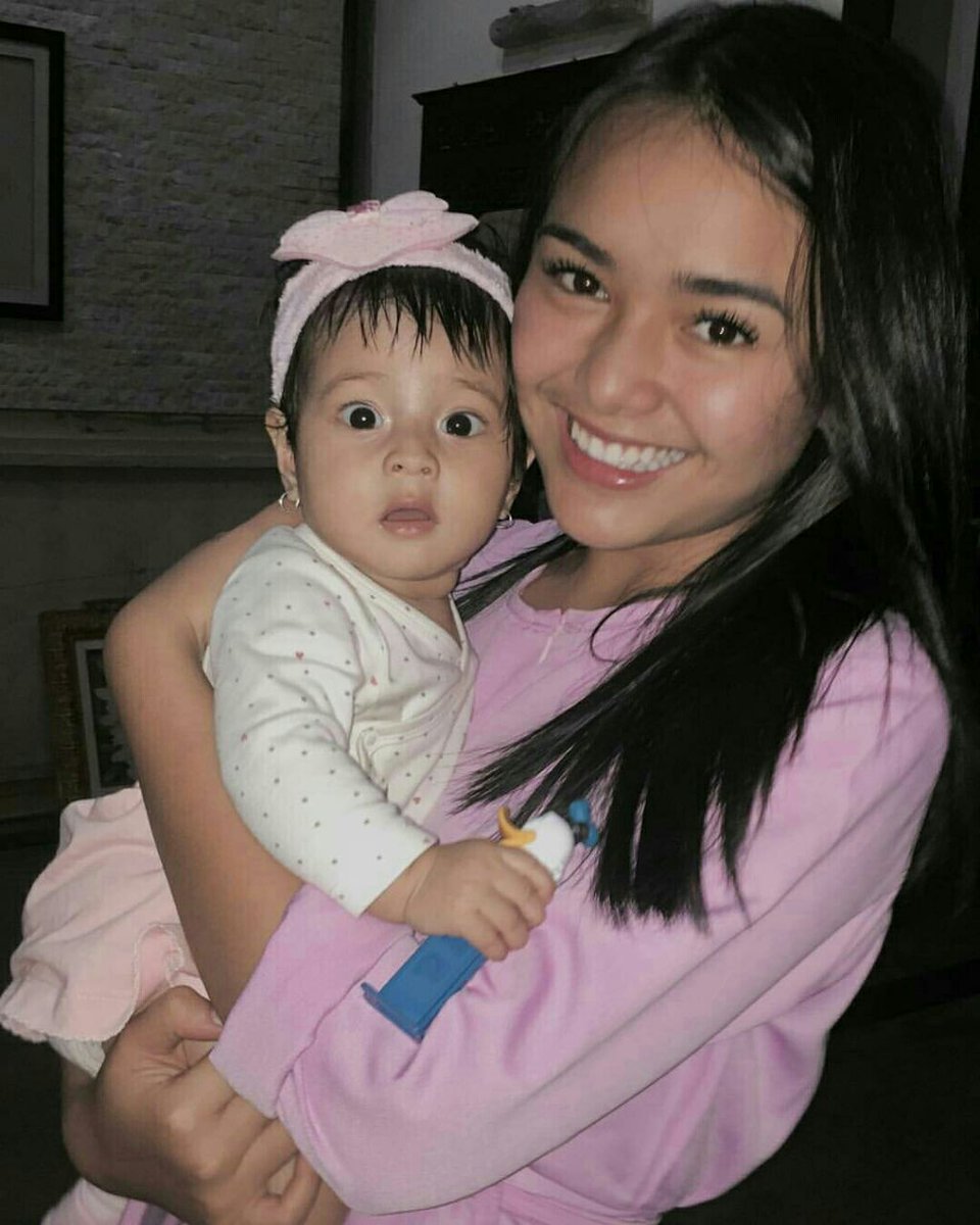SBY_MandaSkatic's tweet photo. Putri dan dedek Arsyila 😍😘

Jgn lupa trs sksikan sinet #HatiYangMemilih stiap hri jm 22.30 wib di RCTI @Megakreasifilms @amandamanopo https://t.co/RoJOdC5rr2