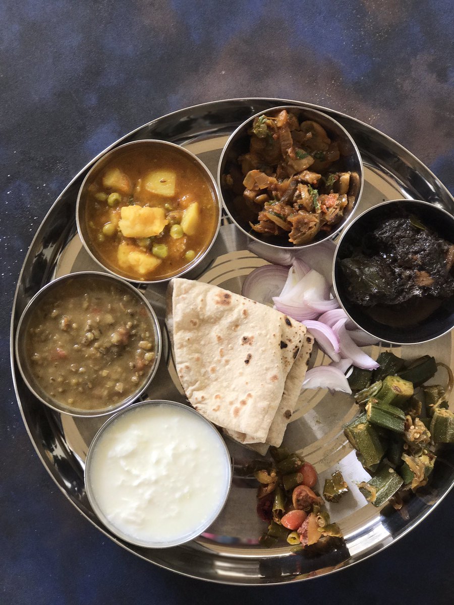 monikamanchanda's tweet photo. Left overs make the BEST thaali meals 💕💕 #sinamonKitchen #lunch #leftovers https://t.co/UqsfkGA4cH