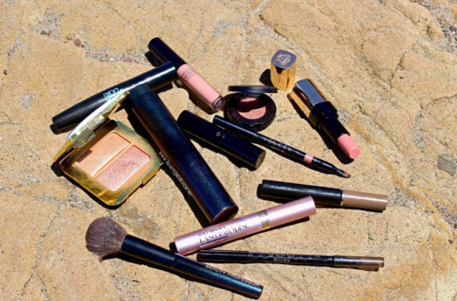 CODEBeautiful's tweet photo. Check out #CODEFFL in @BeauteProfessor 's camping inspired packing list - https://t.co/niuQ3HGLxT #beauty #makeup #camping https://t.co/6E8f50jcc5