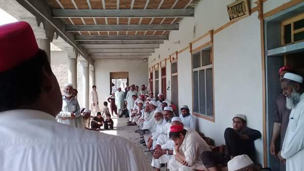 TalhaMomand's tweet photo. نثارمومند تحصیل بیزائ میں  شمولیتی اجتماع سے خطاب @BushraGohar @bashir_matta @SangeenKhan @jafarshahmp @Khadimhussain4 @a_siab @MomandNisar https://t.co/ojvqa0fShN