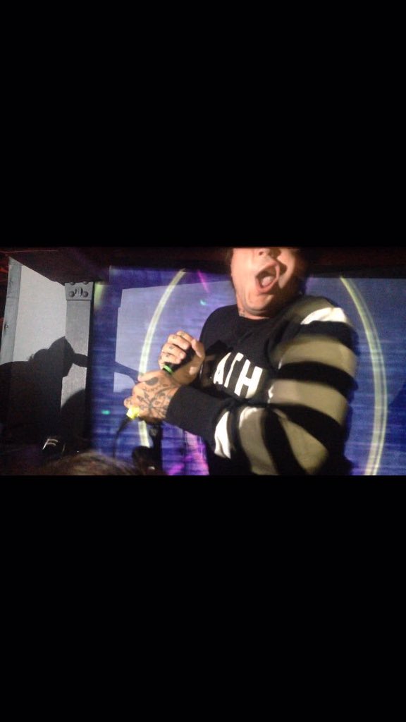 LilacsLasting's tweet photo. @FrankIero I took this photo myself does that make it a little better? (It took me days to find this picture) https://t.co/q2zRfPfJkE