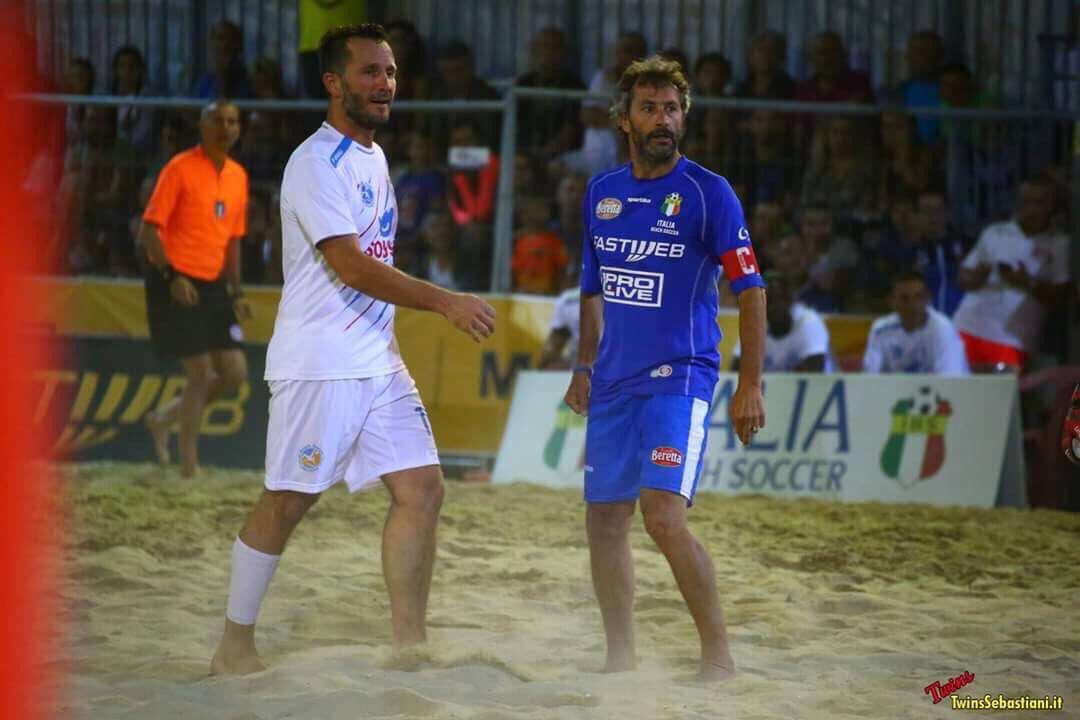 beachsocfrance's tweet photo. WeAreTourIBS #portosaintelpidio#avec @Mauri23Ganz #bomber #ami#italie#france #thegoodjob https://t.co/h6dLvKLCNI