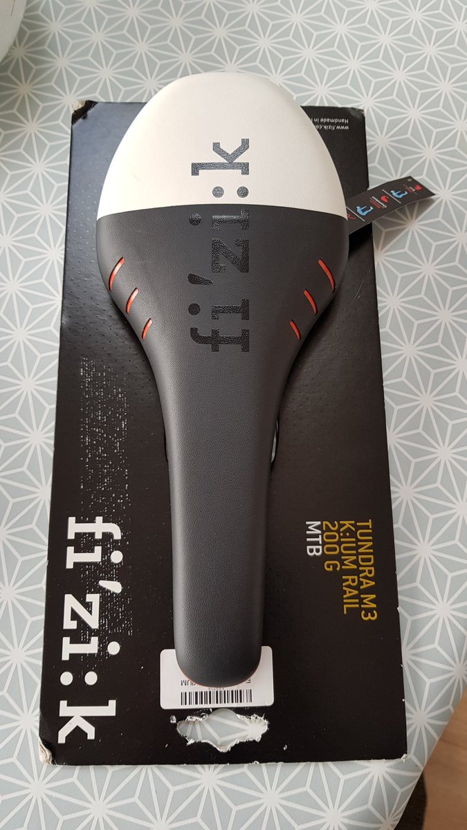 steve_b77's tweet photo. Happy New @fizikofficial #tundram3 #kium #saddle to me, bang on for the @KTMBikesUK #scarp #webleedorange #ktmbikes https://t.co/ZSgRt2qIJW